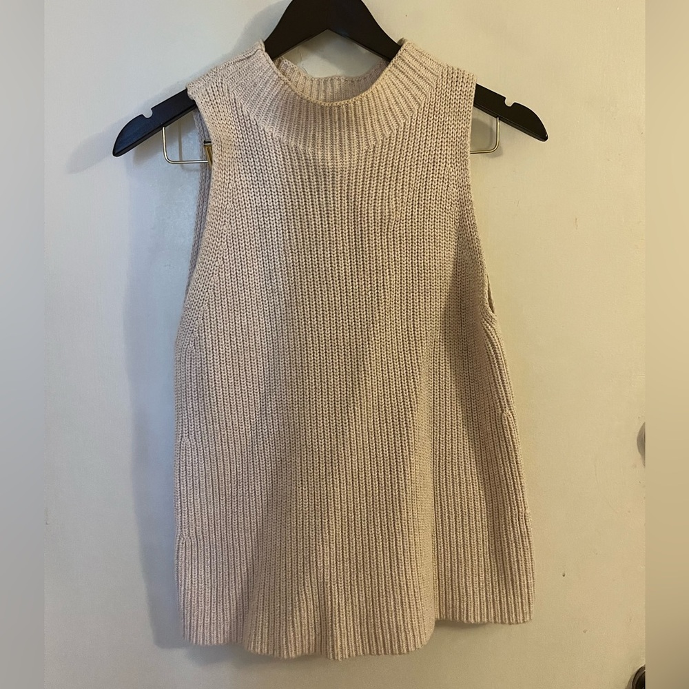 Gap sleeveless sweater